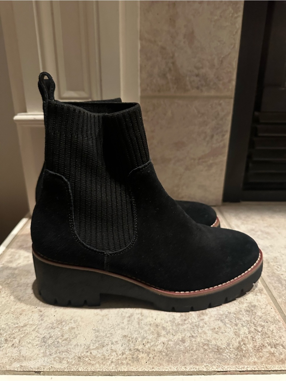 NWOT Suede Bondo Danika Women's Black Chelsea Booties with Lug Sole Waterproof